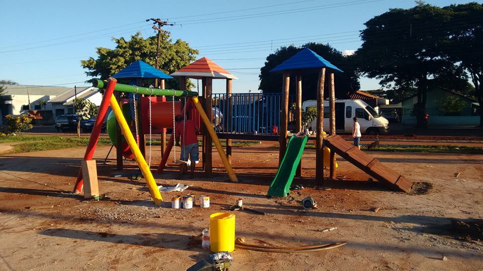    Sejuv instala parques infantis